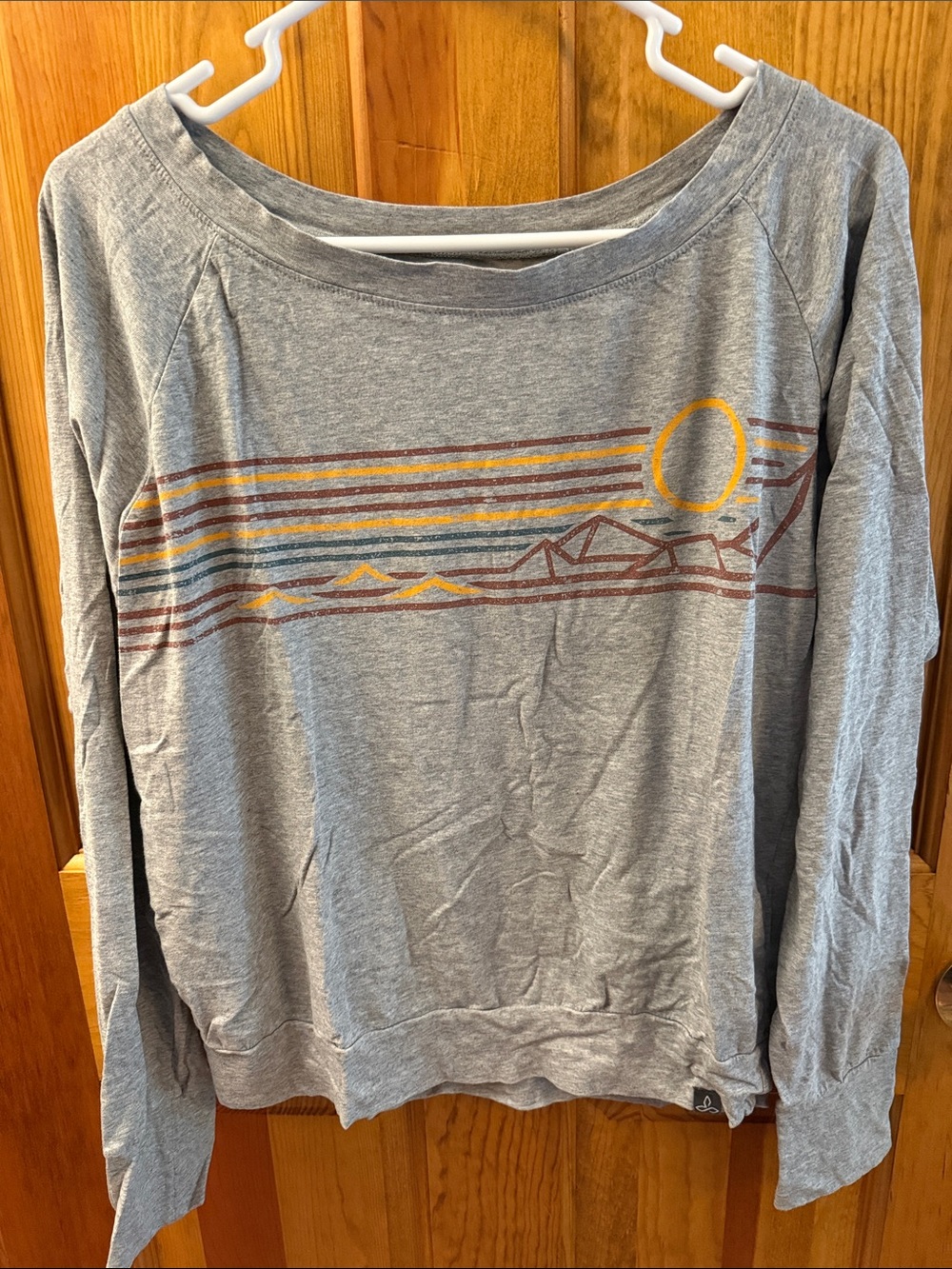 Women's Gray Graphic Pullover Shirt with Sunrise Stripe